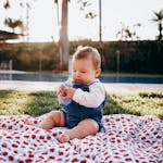 “Priden” dojenček, ki ne išče pozornosti: je lahko to prvi znak avtizma?